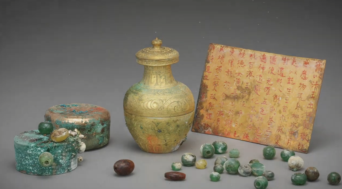 clip(2022)  "Treasure of Baekje discovered during the dismantling procedure" 이미지
