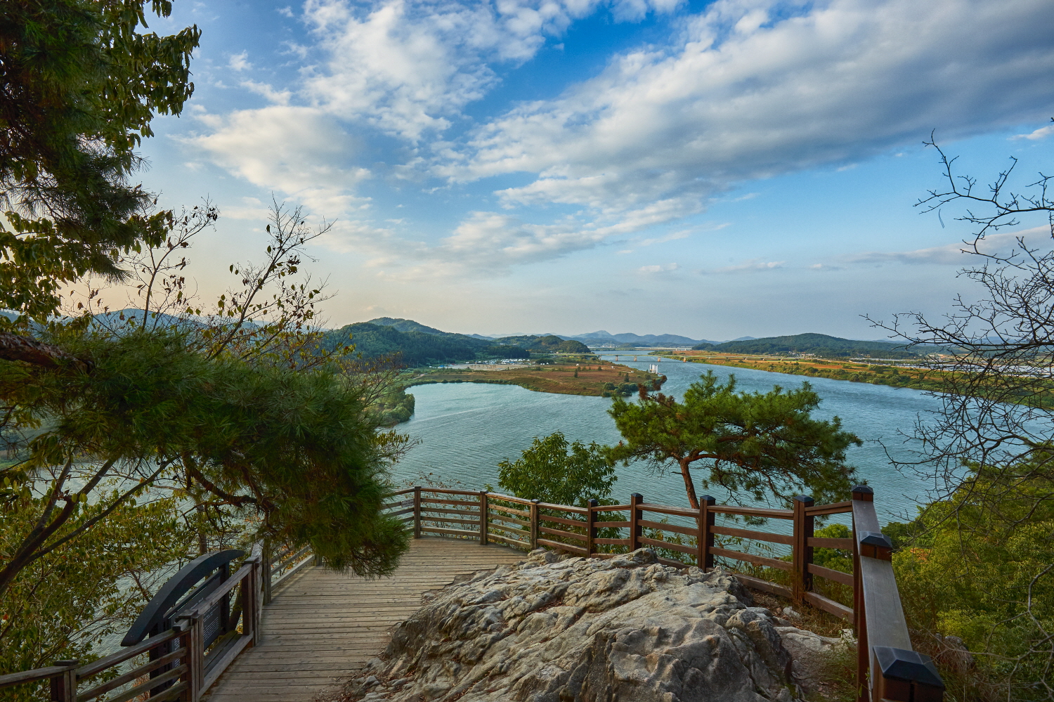 부소산성 여름 낙화암 이미지