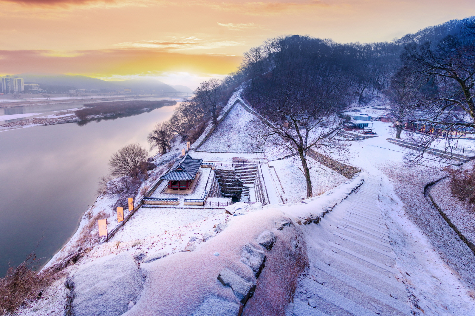 공산성의 겨울 만하루 연지 이미지