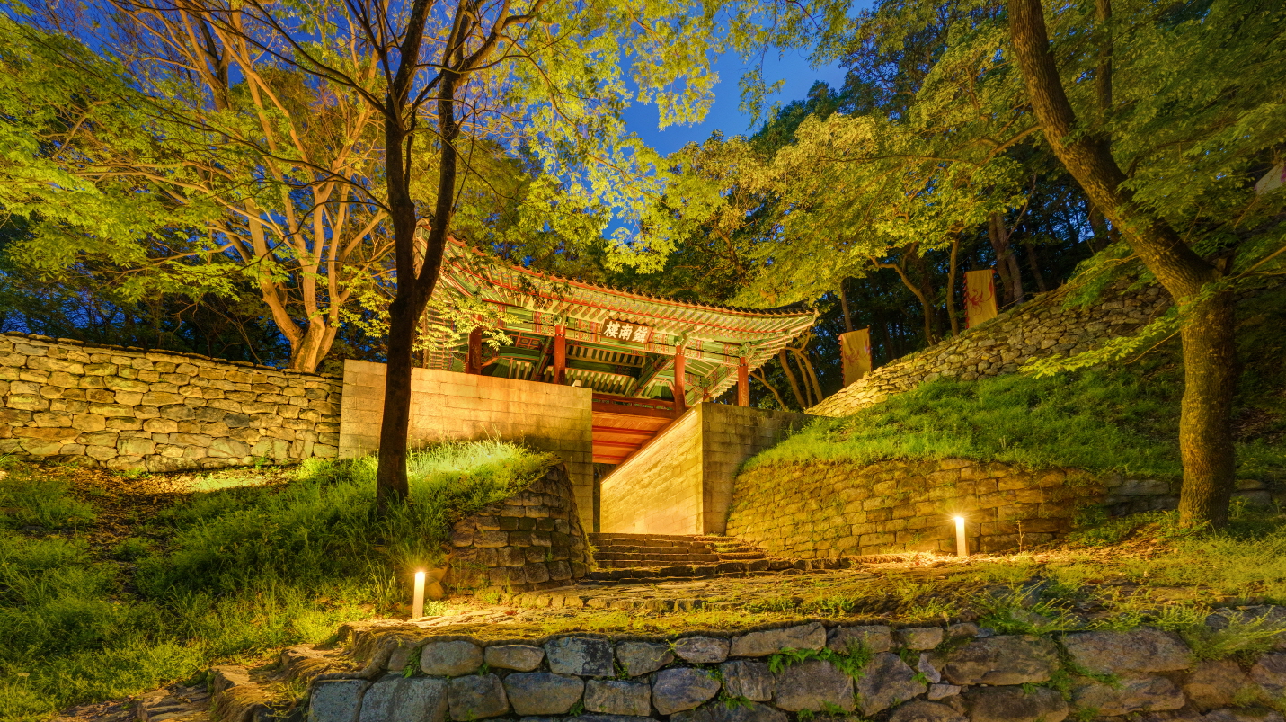 공산성의 봄 진남루 이미지