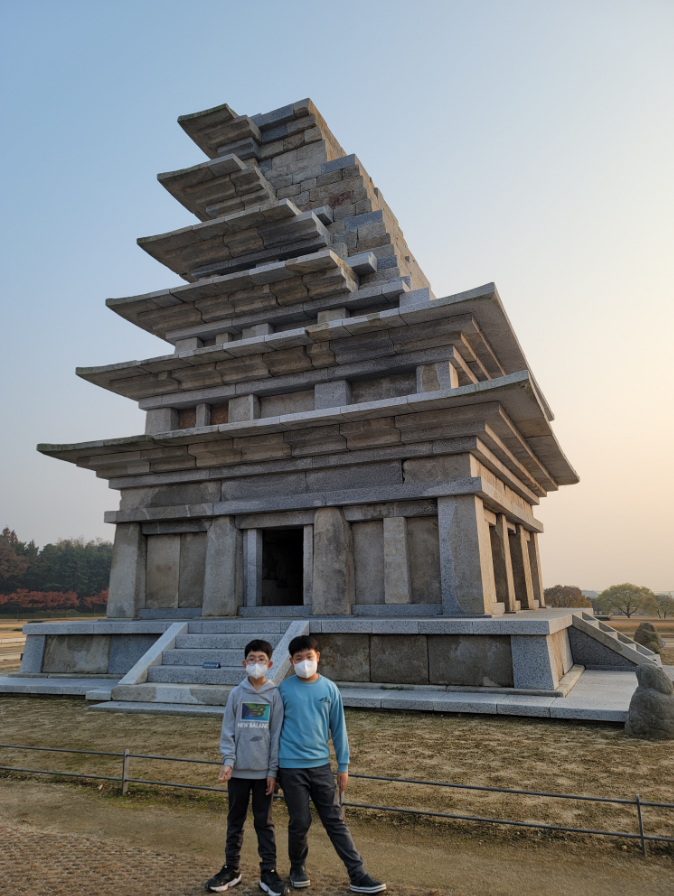 [강렬상] 미륵사지 앞에서(차은호) 이미지