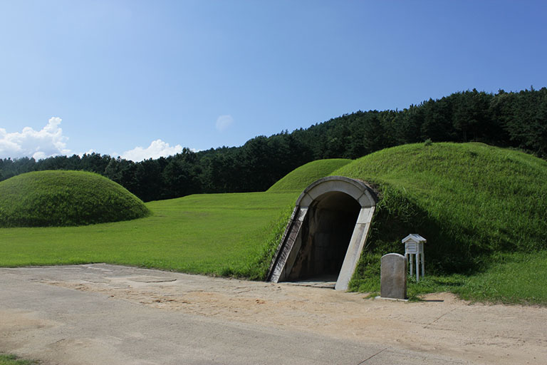 능산리동하총